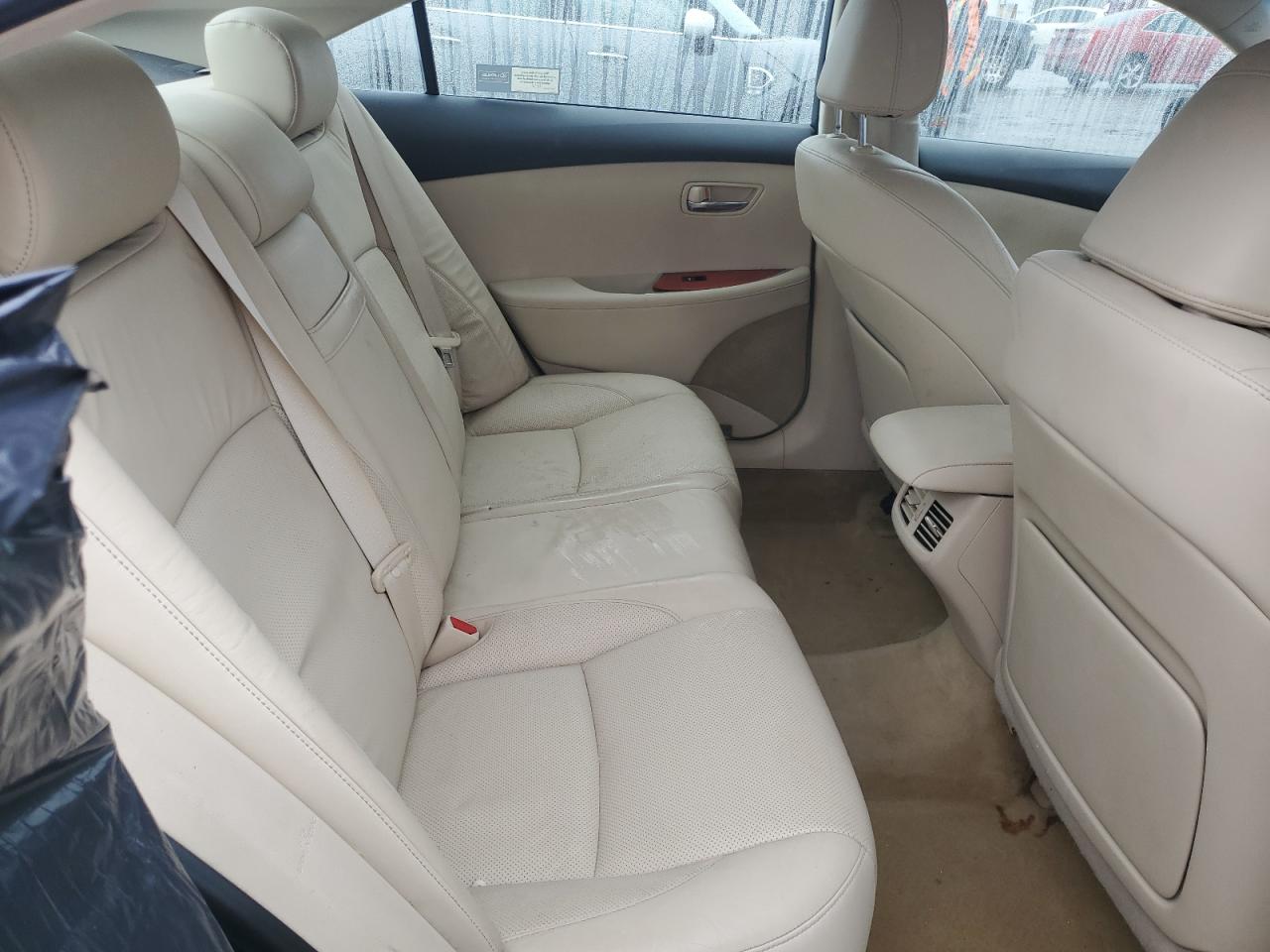 2010 Lexus ES - Image 10