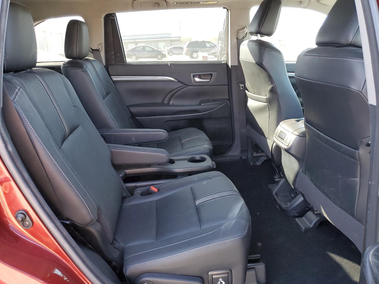2017 Toyota Highlander - Image 11