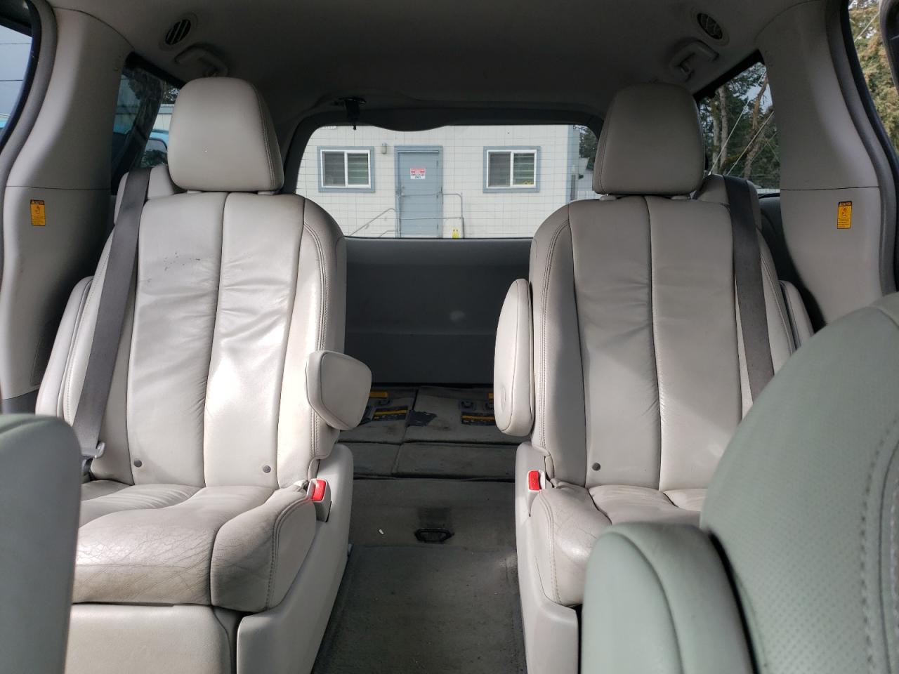 2012 Toyota Sienna - Image 10