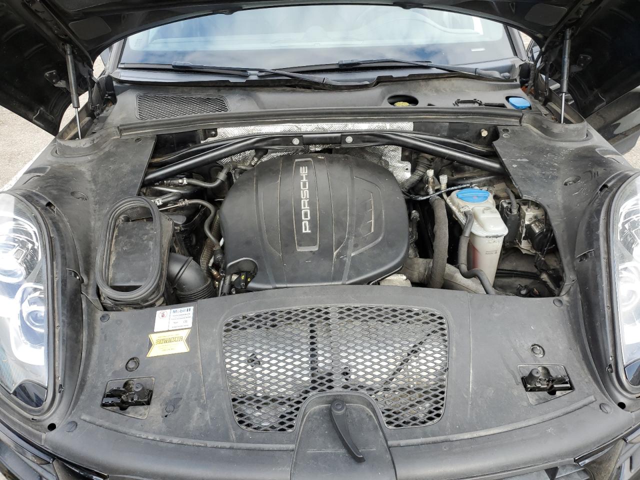 2017 Porsche Macan - Image 11