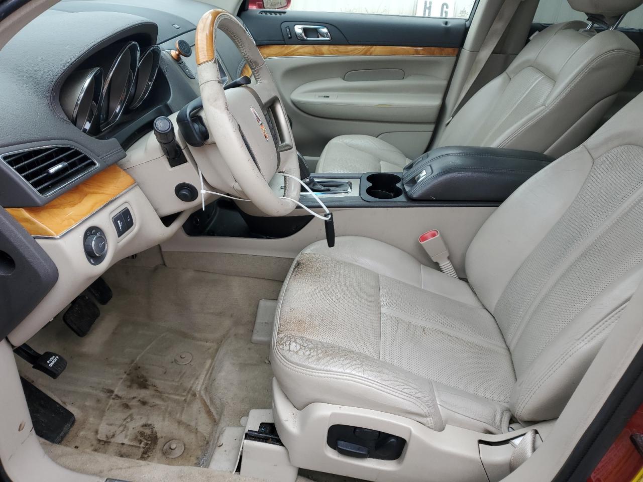 2011 Lincoln MKT - Image 7