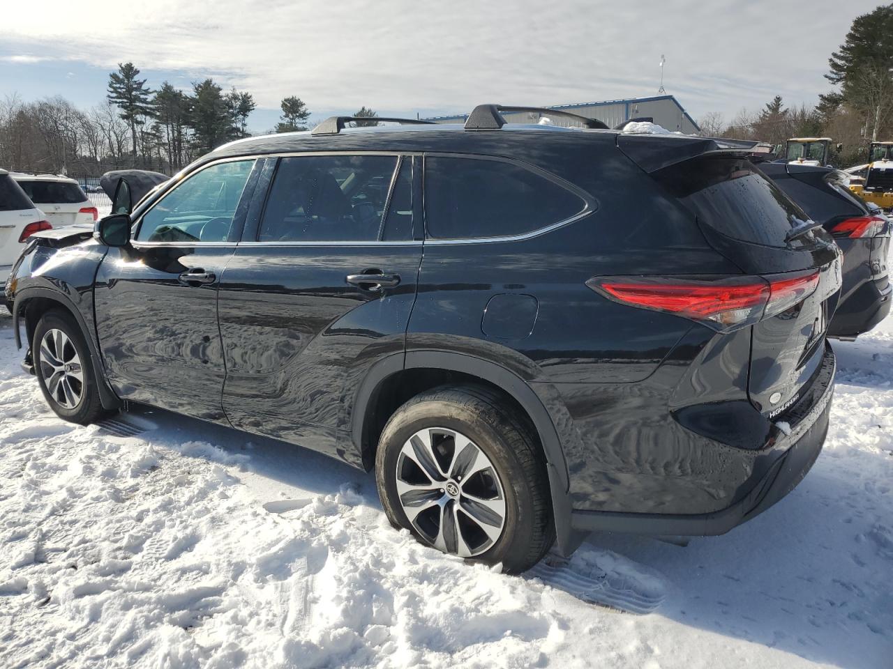 2021 Toyota Highlander - Image 2