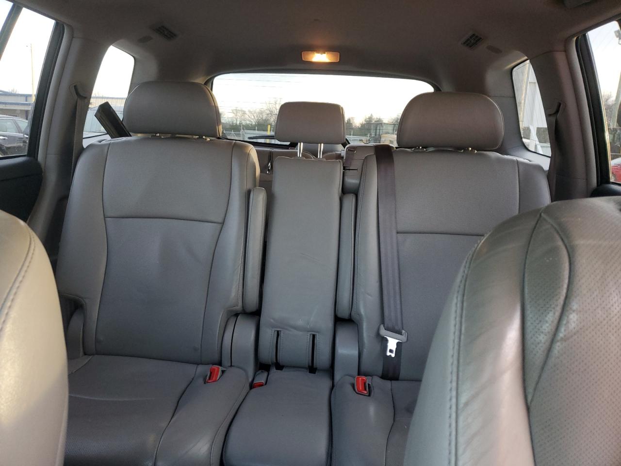 2013 Toyota Highlander - Image 10