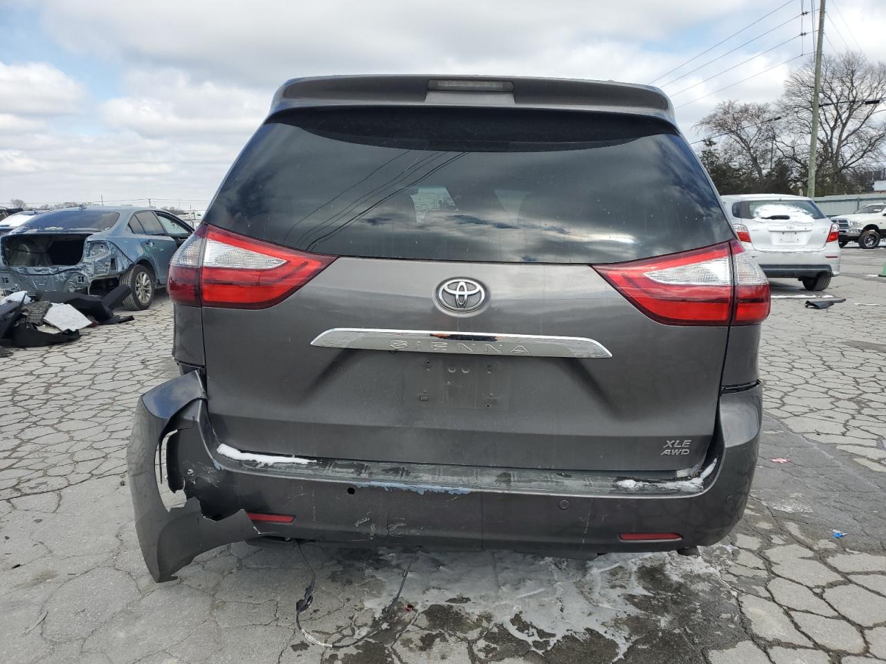 2015 Toyota Sienna - Image 6