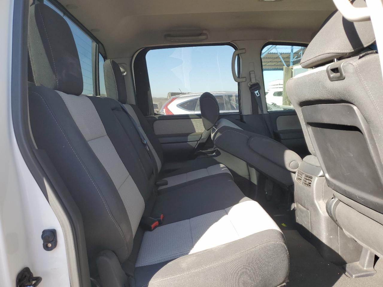 2012 Nissan Titan - Image 10