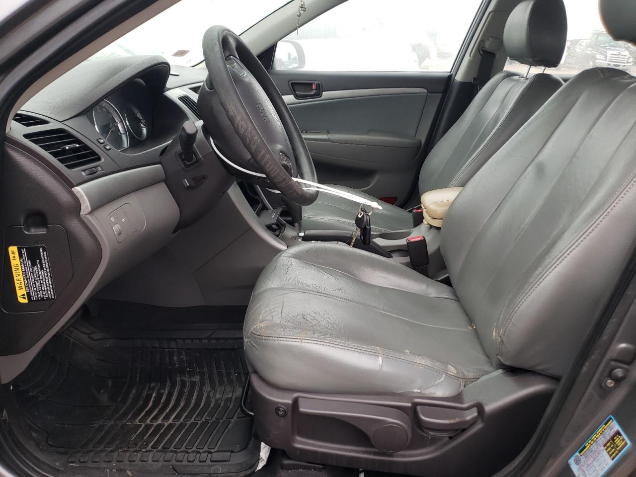 2010 Hyundai Sonata - Image 7