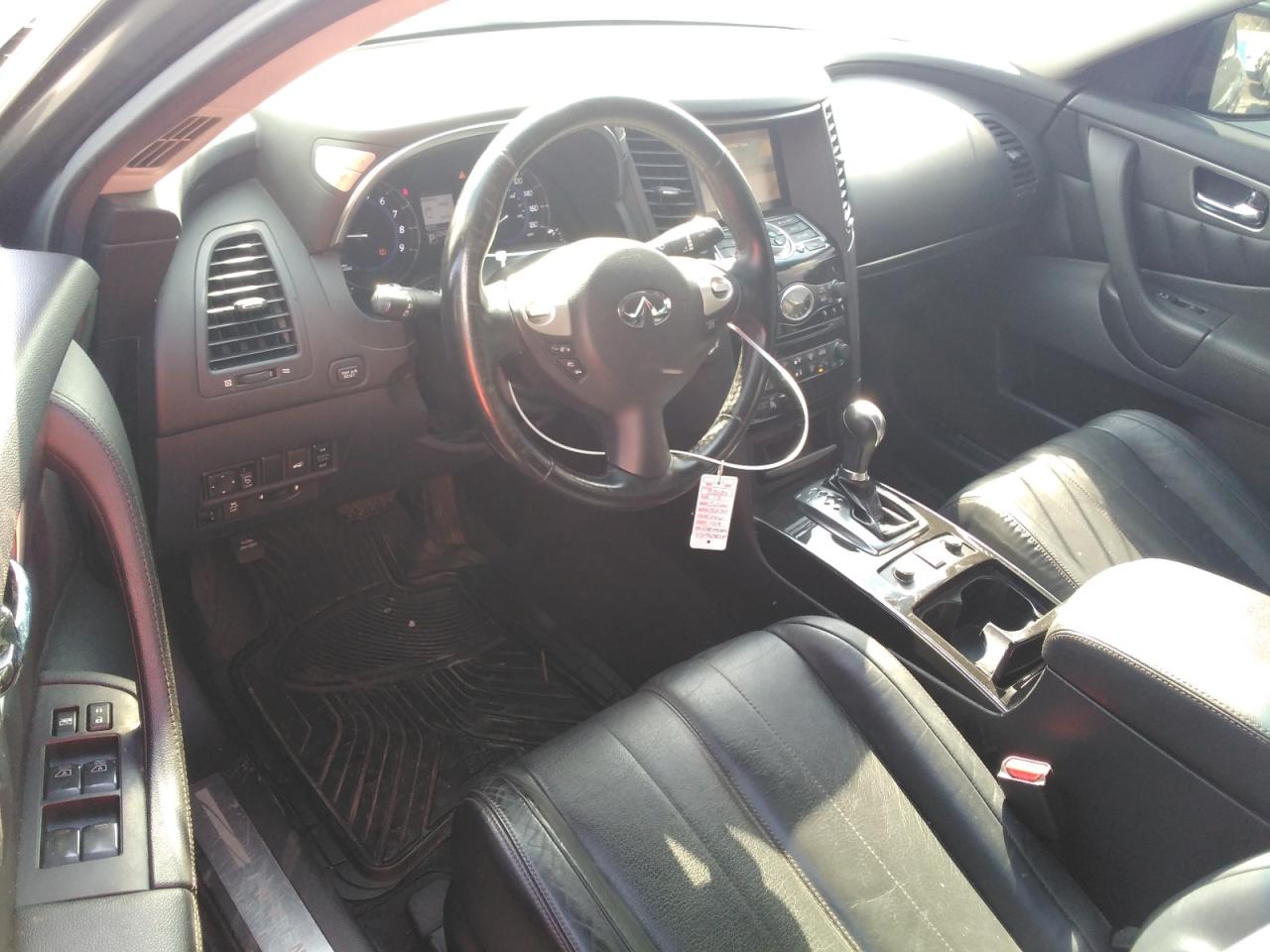 2017 Infiniti QX70 - Image 8