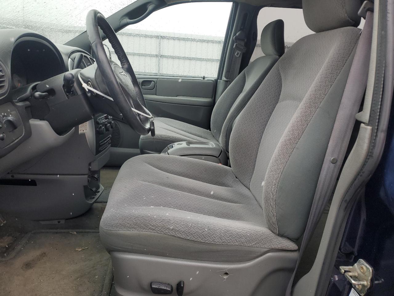 2005 Chrysler Town & Country - Image 7