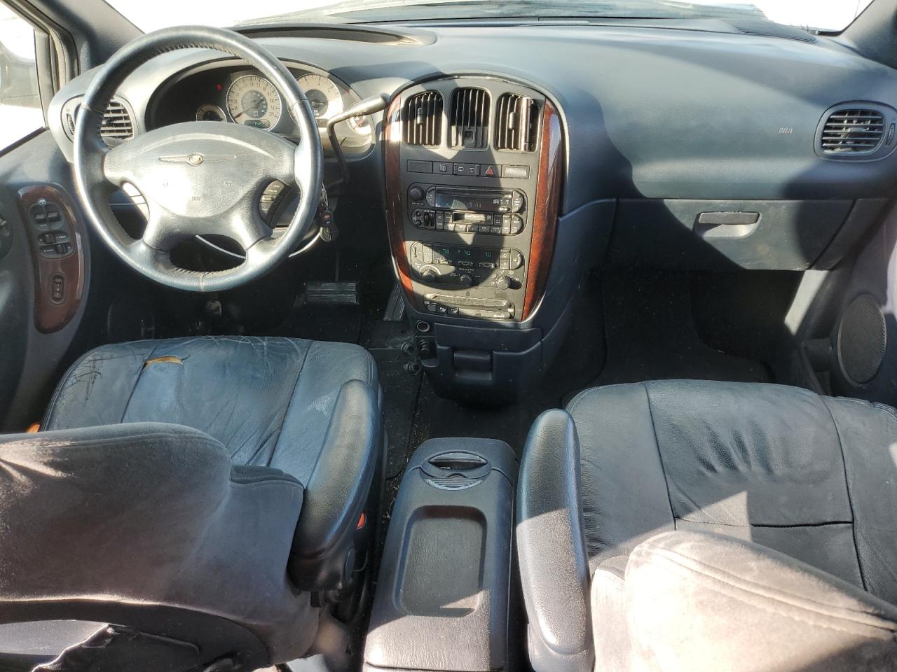2002 Chrysler Town & Country - Image 8
