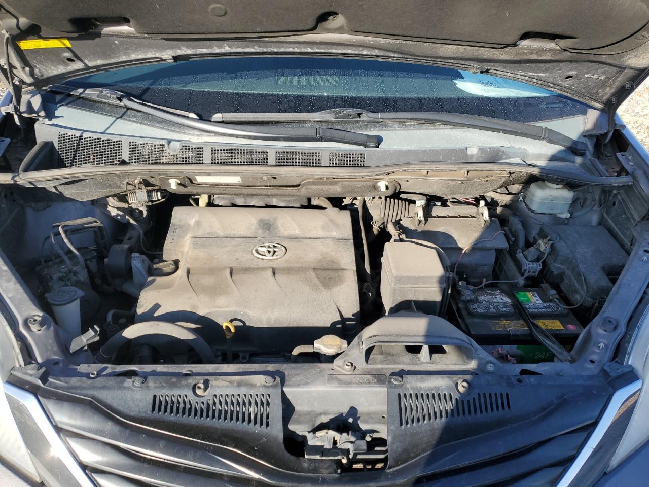 2012 Toyota Sienna - Image 12