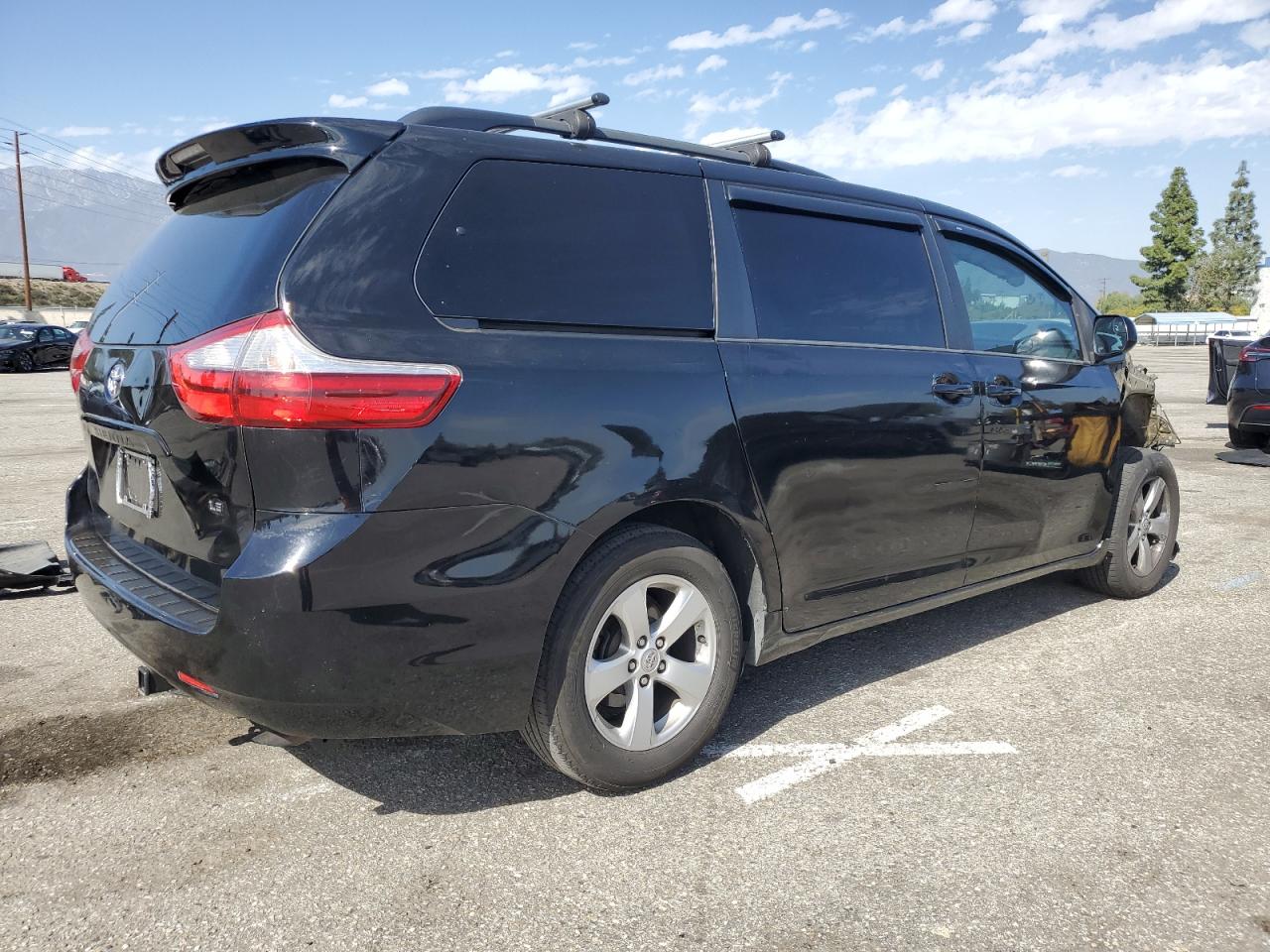 2015 Toyota Sienna - Image 3