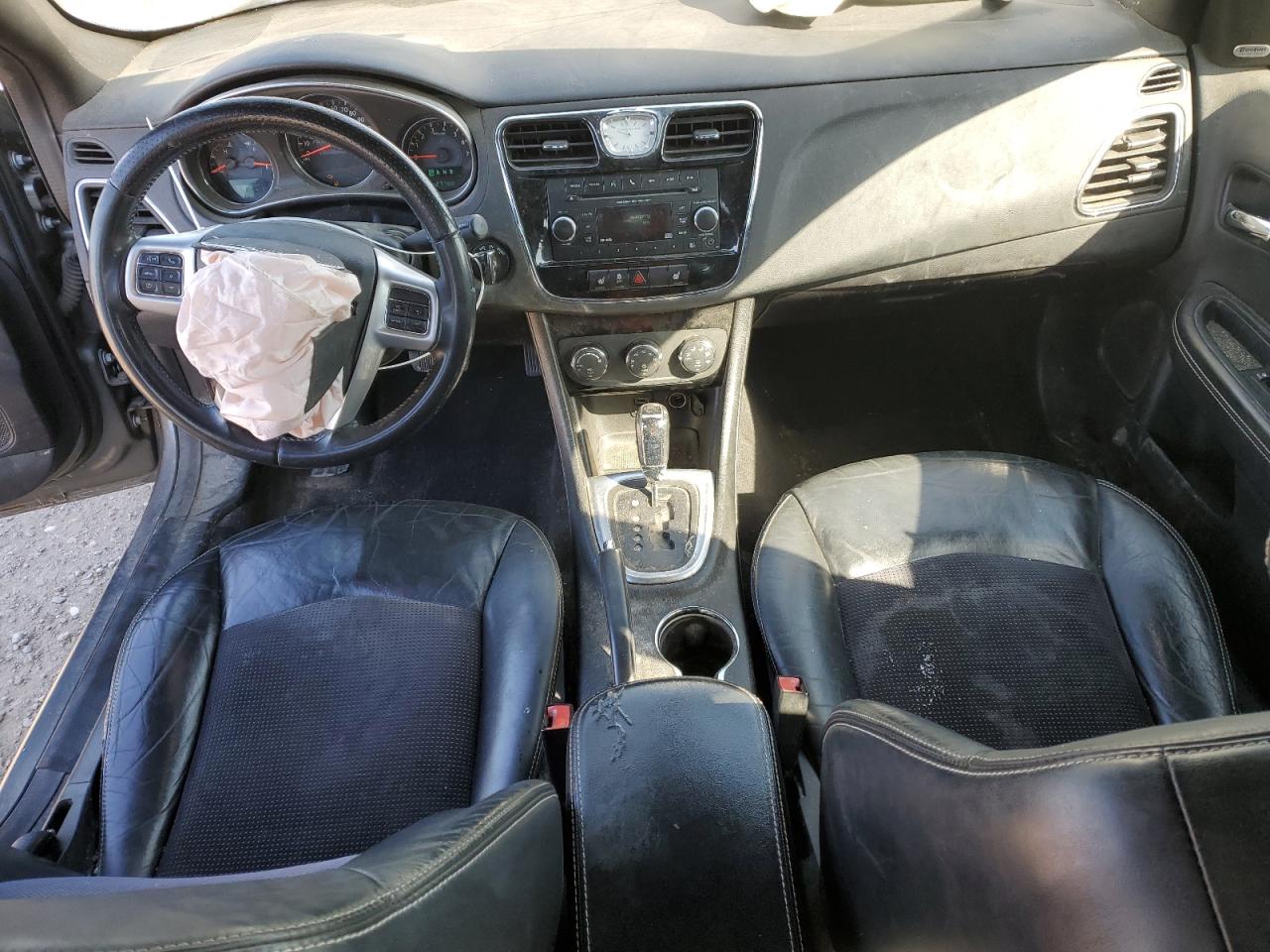 2013 Chrysler 200 - Image 8