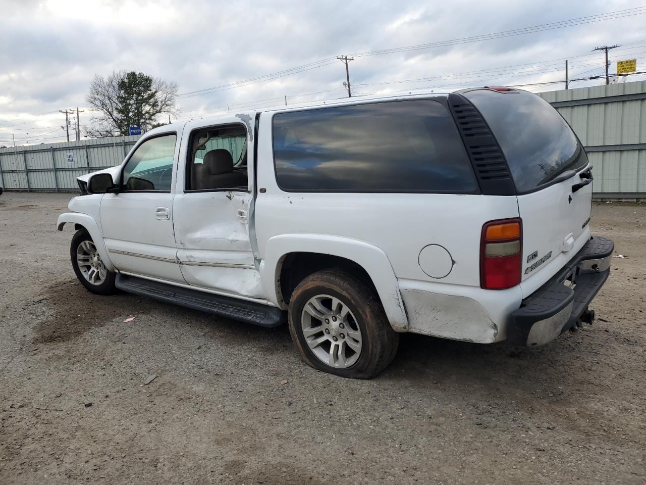2003 Chevrolet Suburban - Image 2