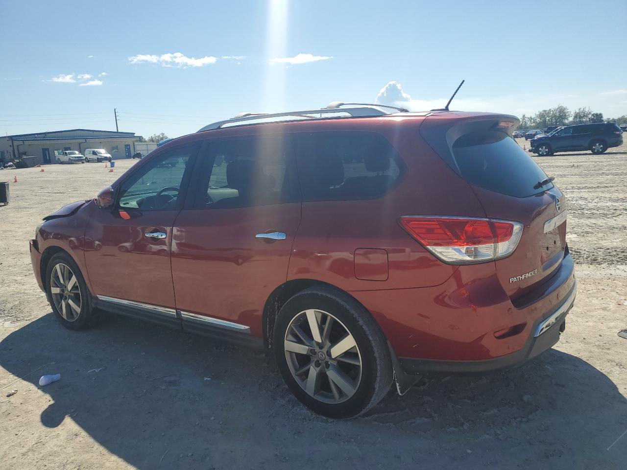 2014 Nissan Pathfinder - Image 2