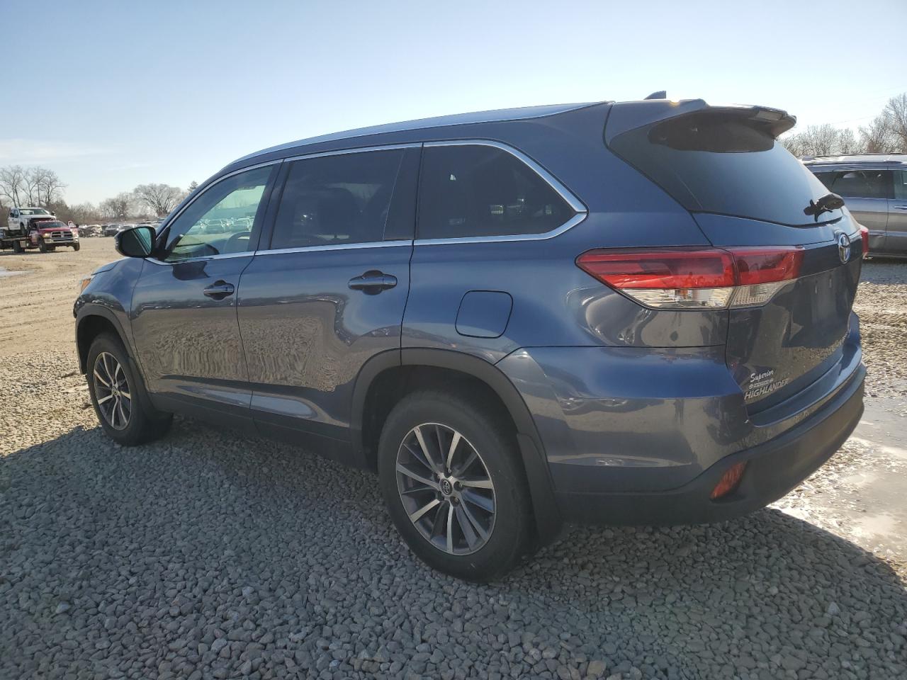 2019 Toyota Highlander - Image 2