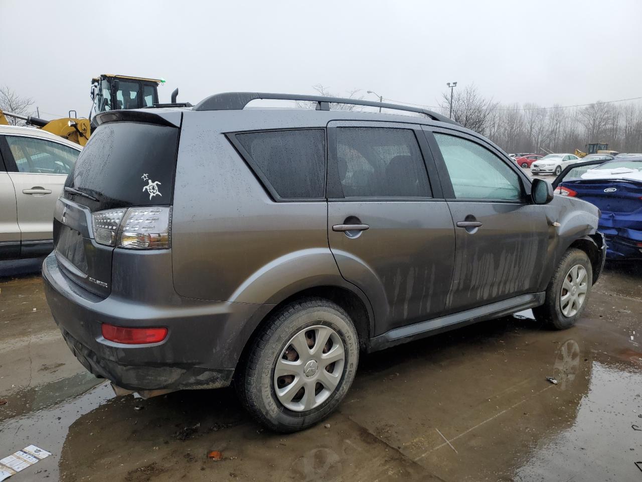 2012 Mitsubishi Outlander - Image 3