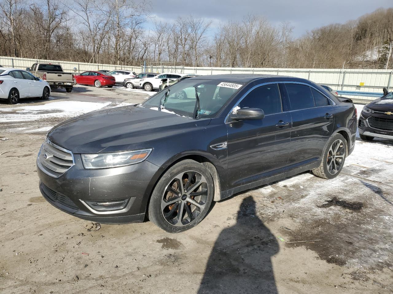 2015 Ford Taurus - Image 1