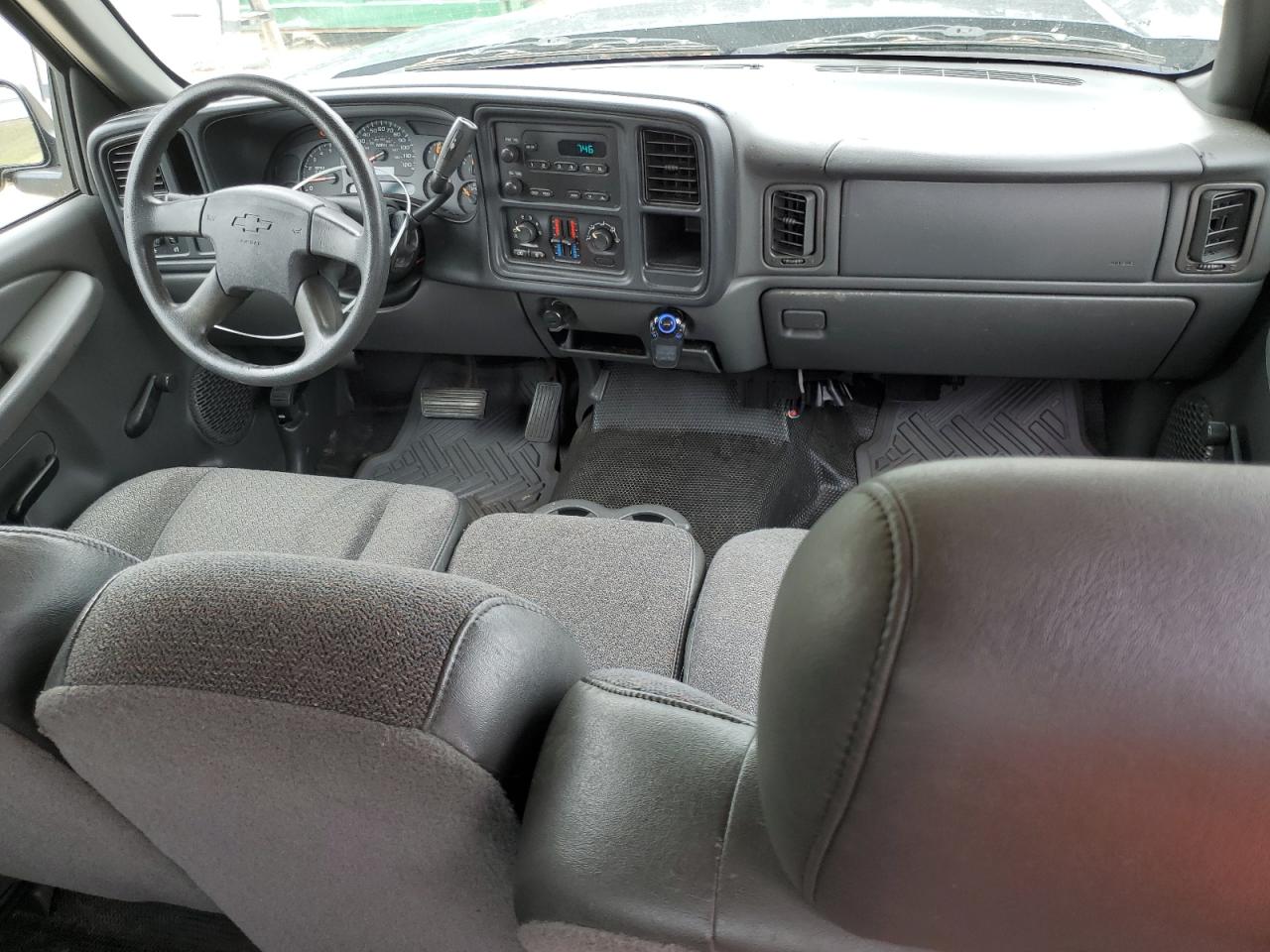 2005 Chevrolet Silverado - Image 8