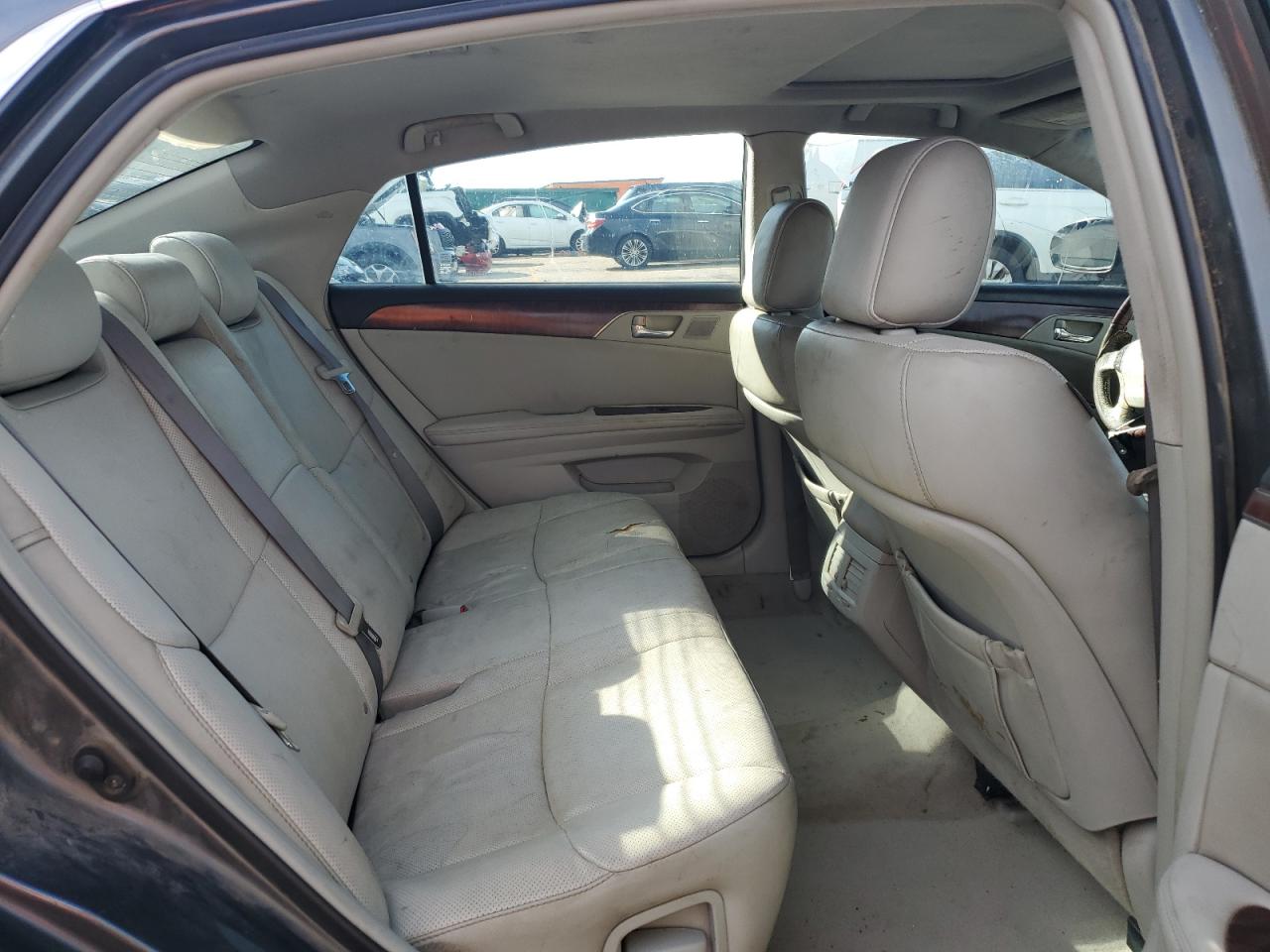 2011 Toyota Avalon - Image 10