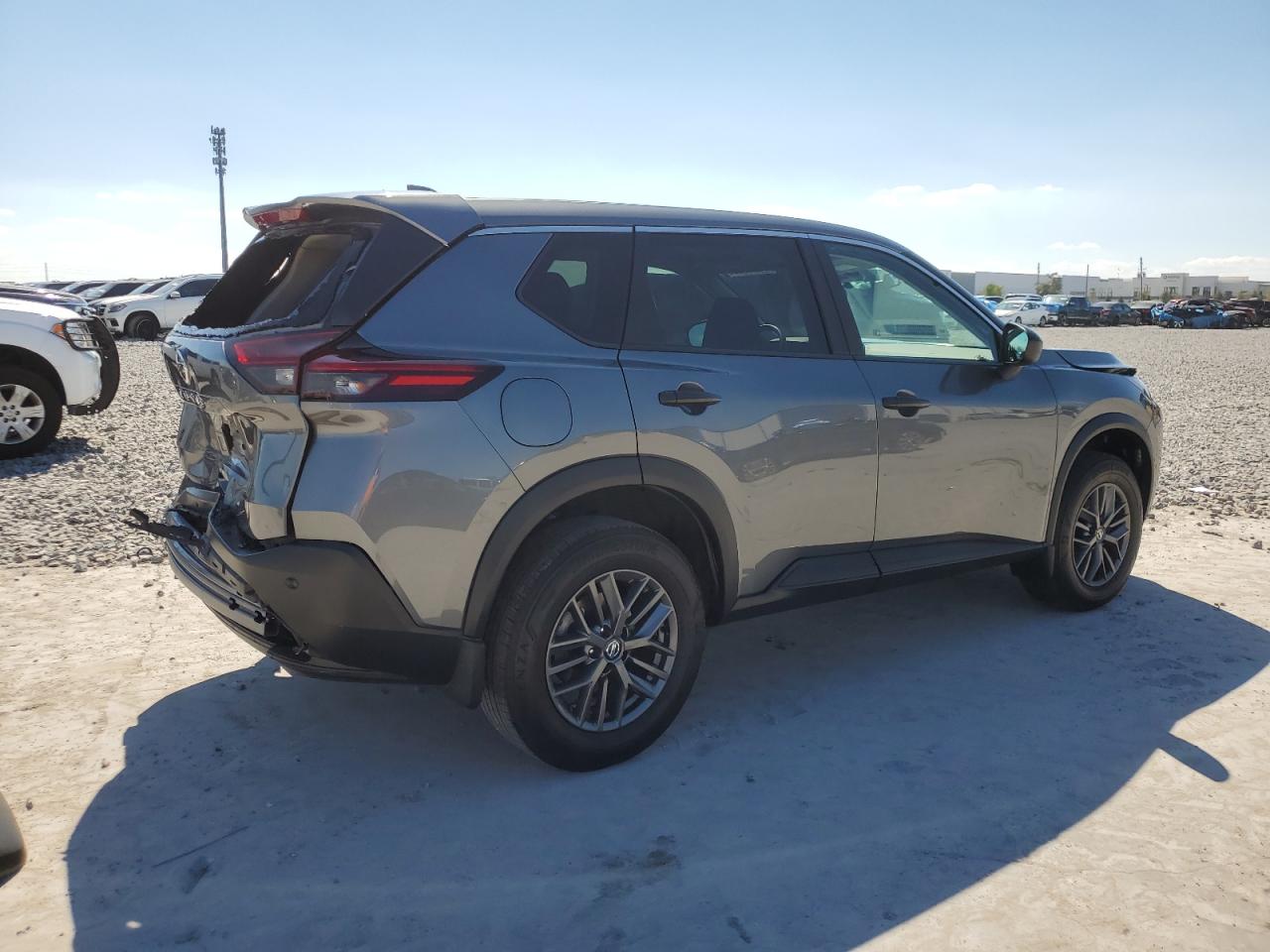 2021 Nissan Rogue - Image 3