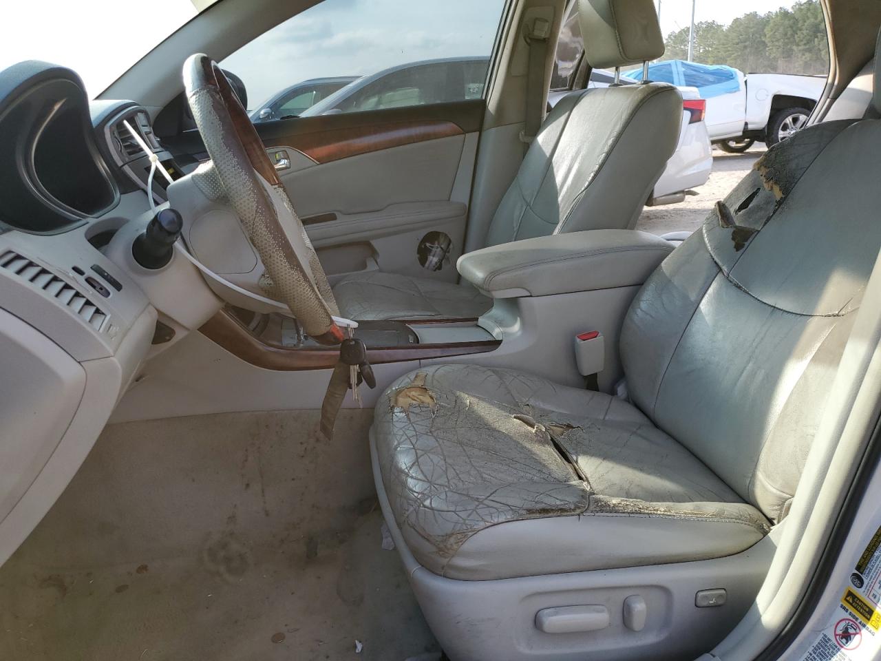 2011 Toyota Avalon - Image 7