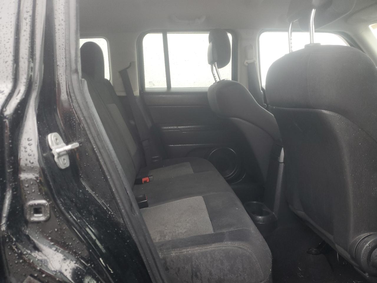 2012 Jeep Liberty (Patriot) - Image 12