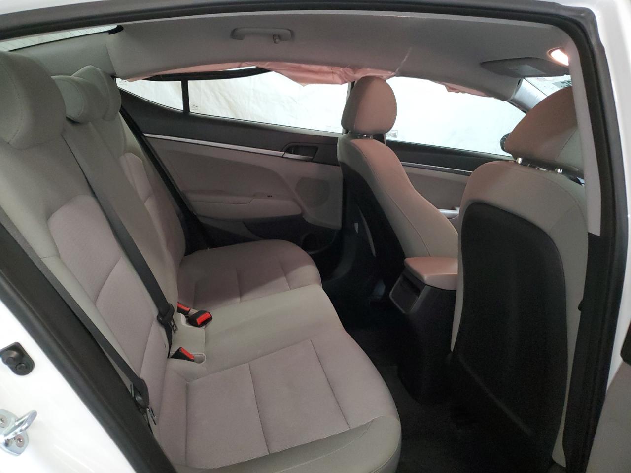 2017 Hyundai Elantra - Image 10