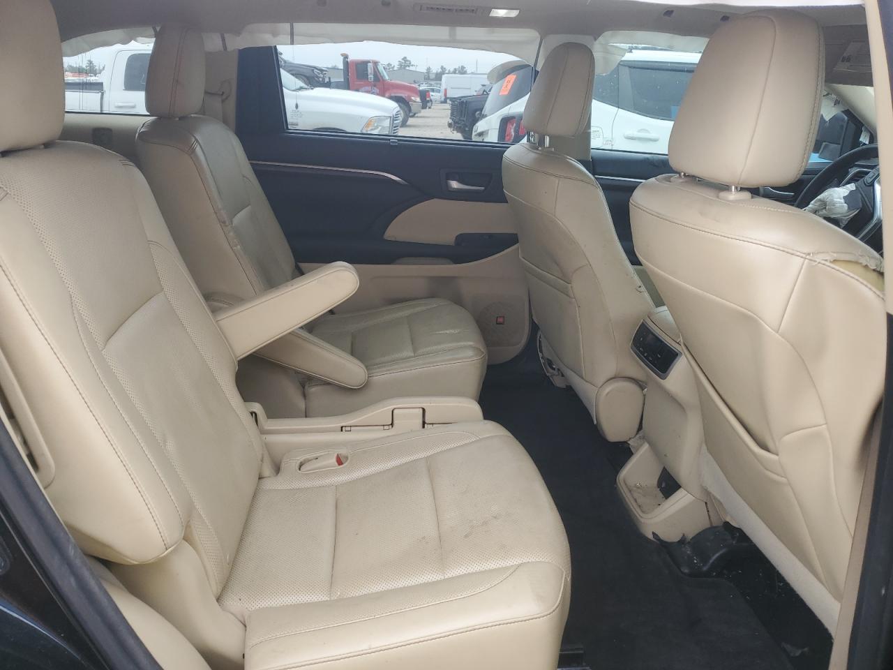 2015 Toyota Highlander - Image 11