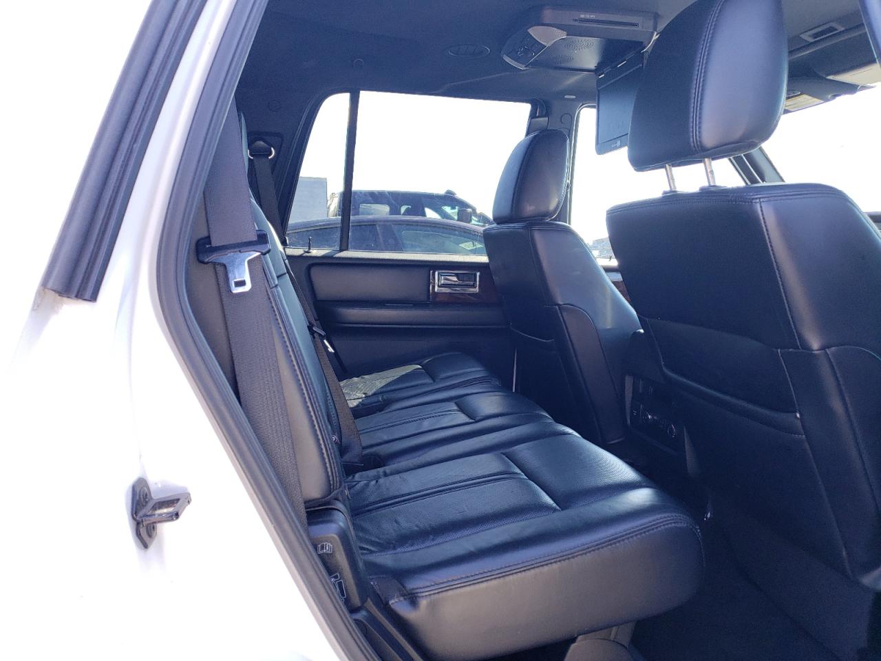 2015 Lincoln Navigator - Image 10
