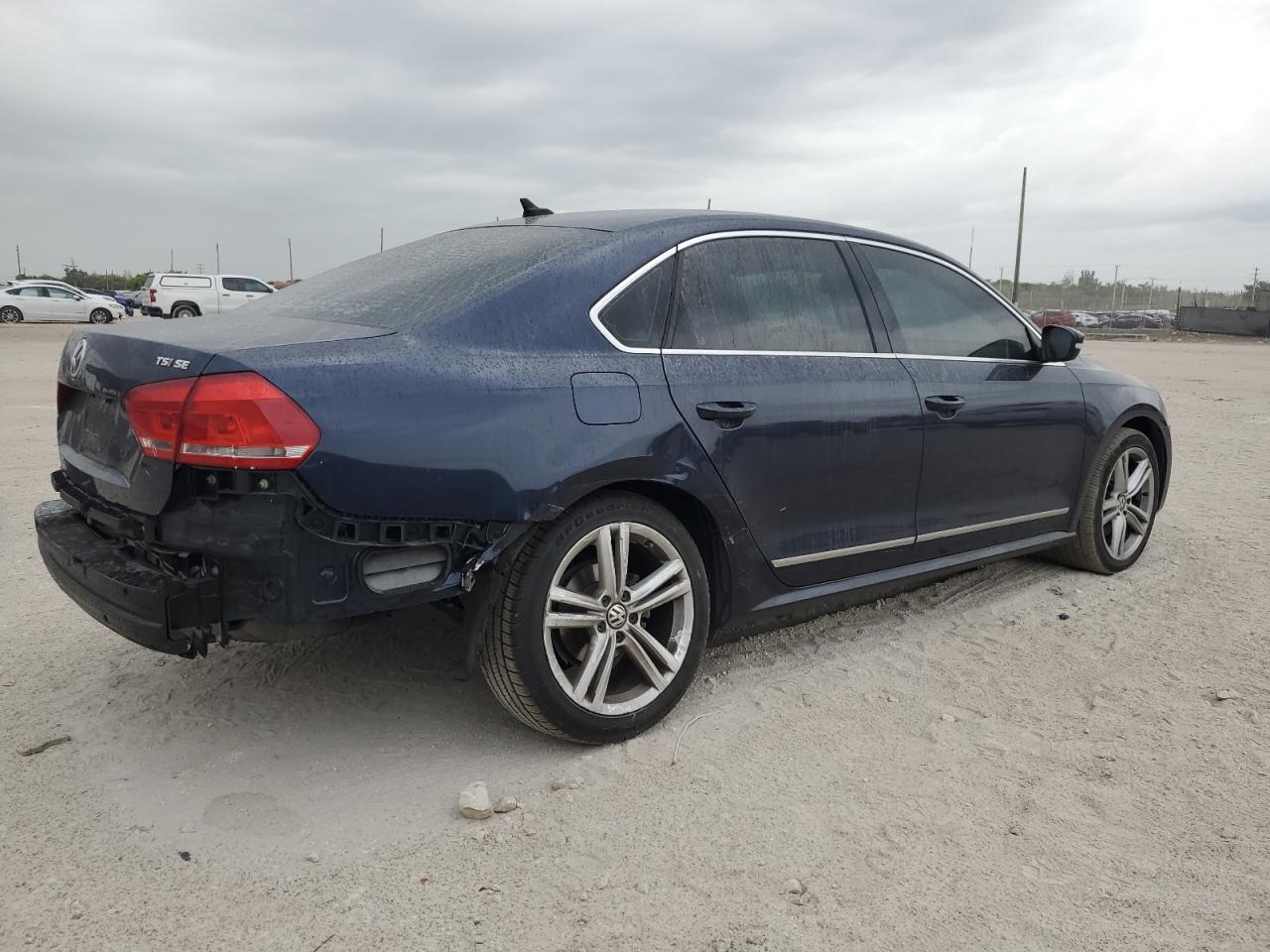 2015 Volkswagen Passat - Image 3