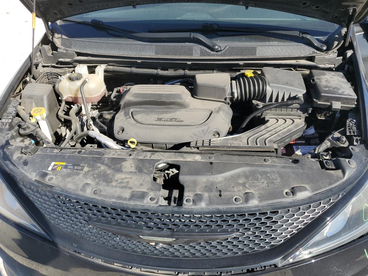 2020 Chrysler Pacifica - Image 12