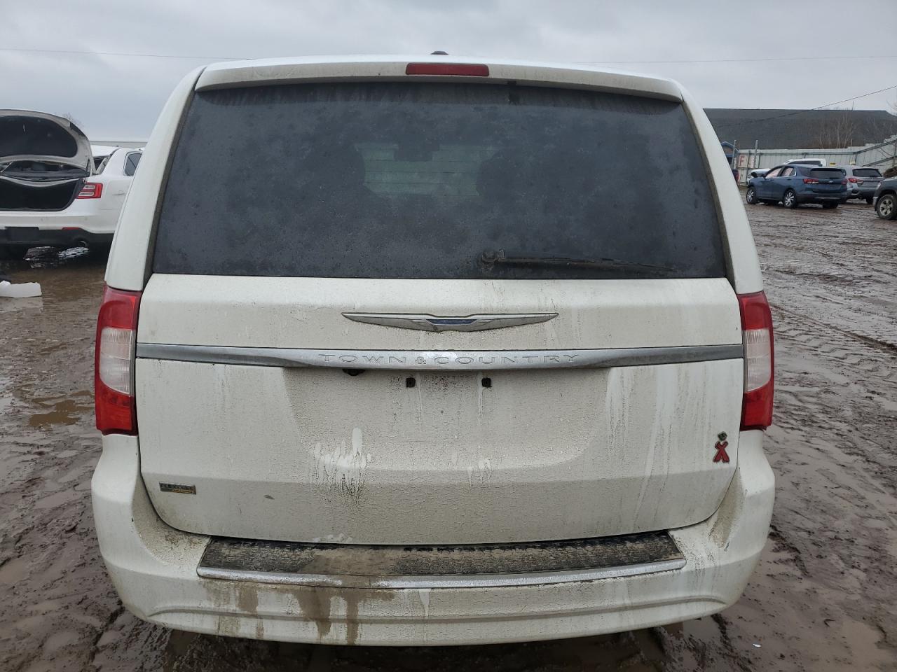 2016 Chrysler Town & Country - Image 6