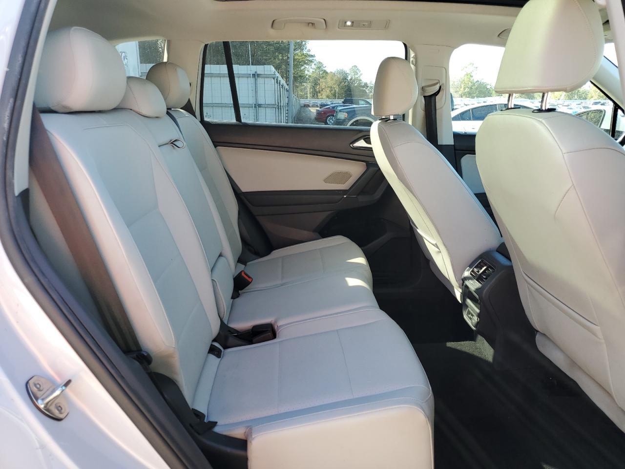 2018 Volkswagen Tiguan - Image 10