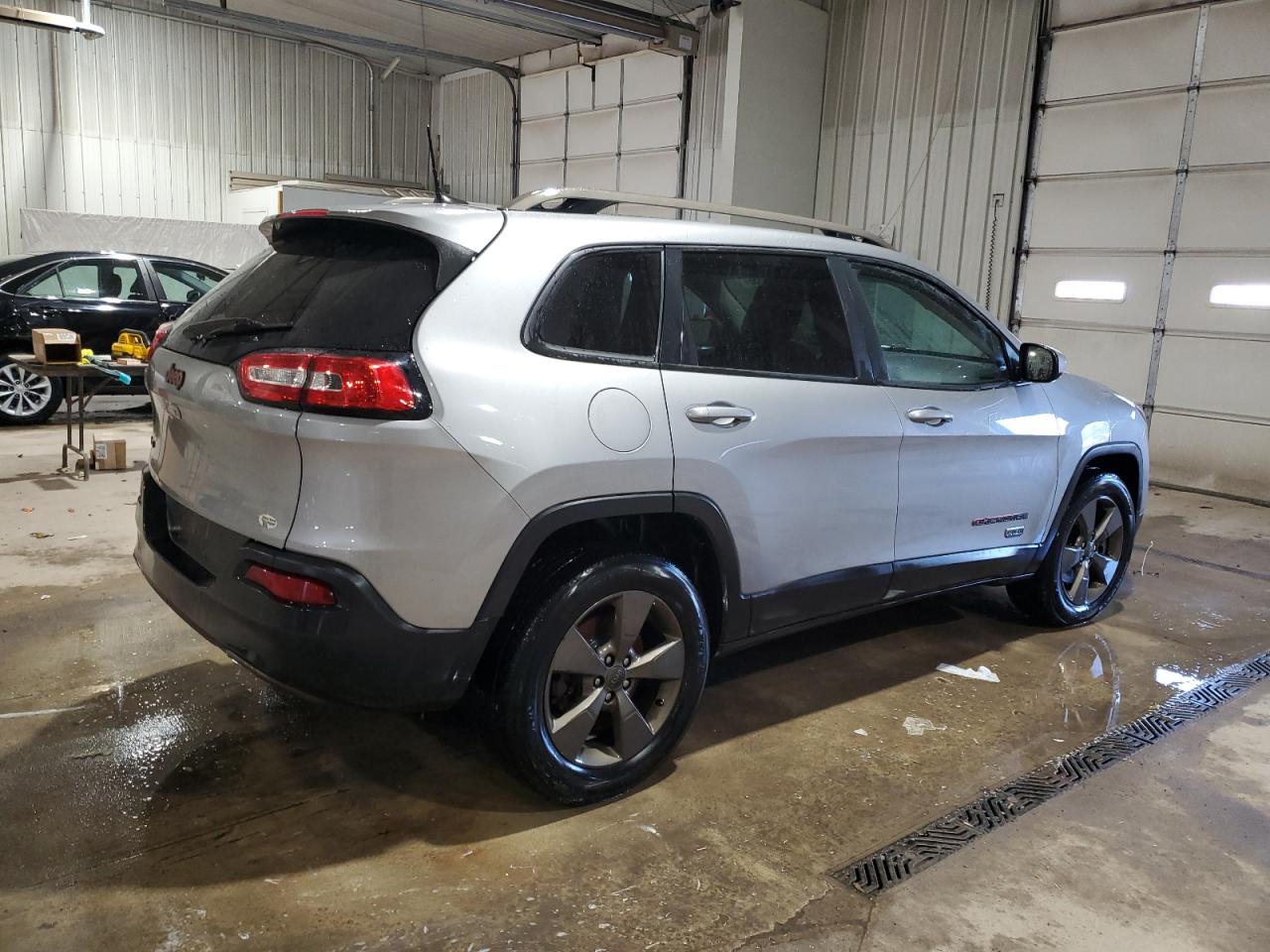 2016 Jeep Grand Cherokee - Image 3