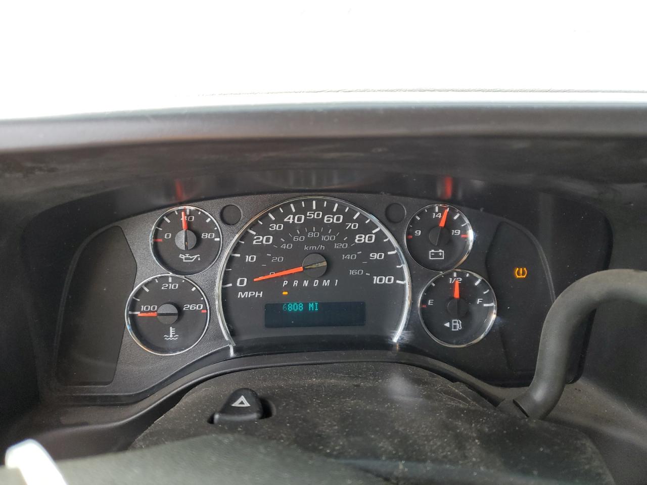 2010 Chevrolet Express - Image 9