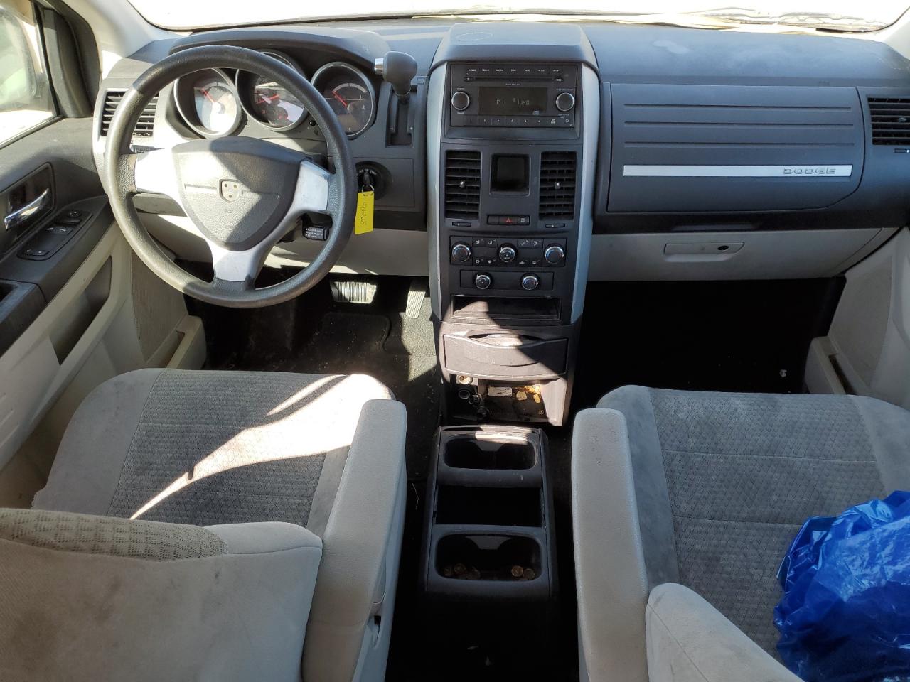 2010 Dodge Caravan - Image 8