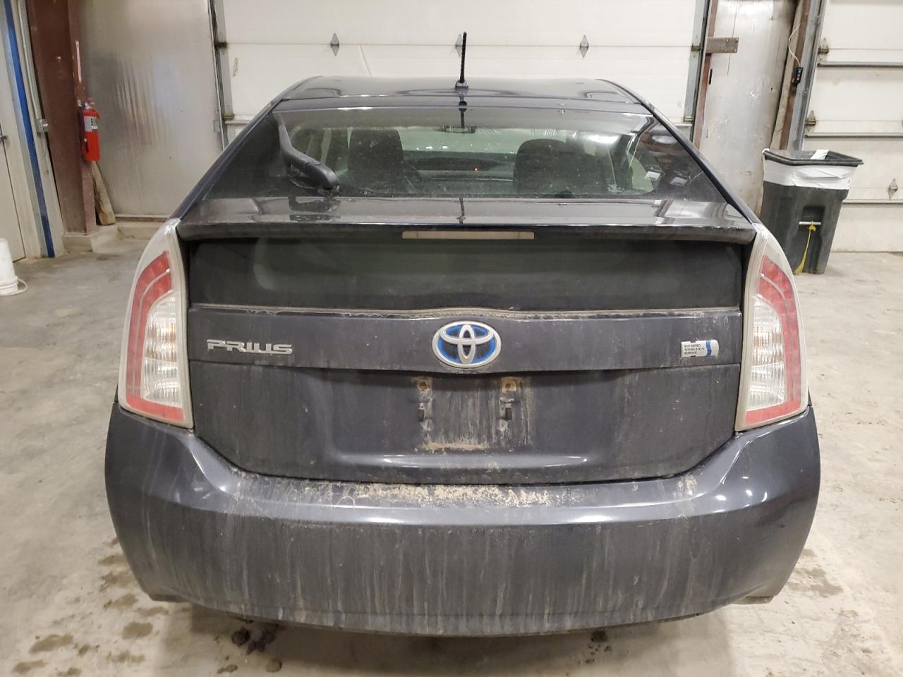 2013 Toyota Prius - Image 6