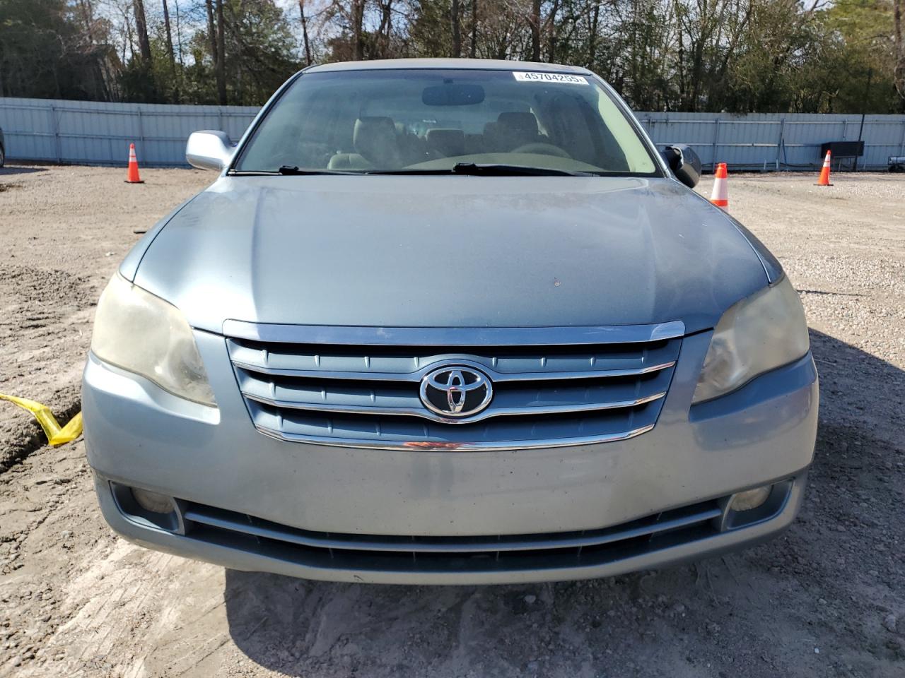 2005 Toyota Avalon - Image 5