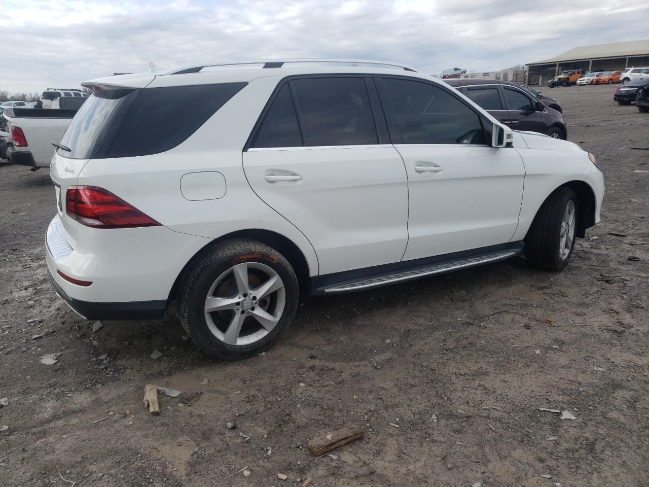 2016 Mercedes-Benz GLE - Image 3
