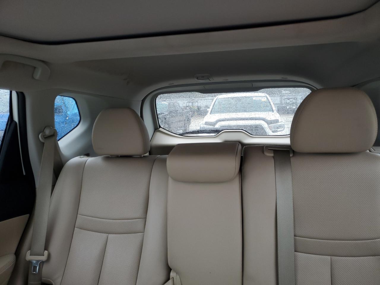 2016 Nissan Rogue - Image 10
