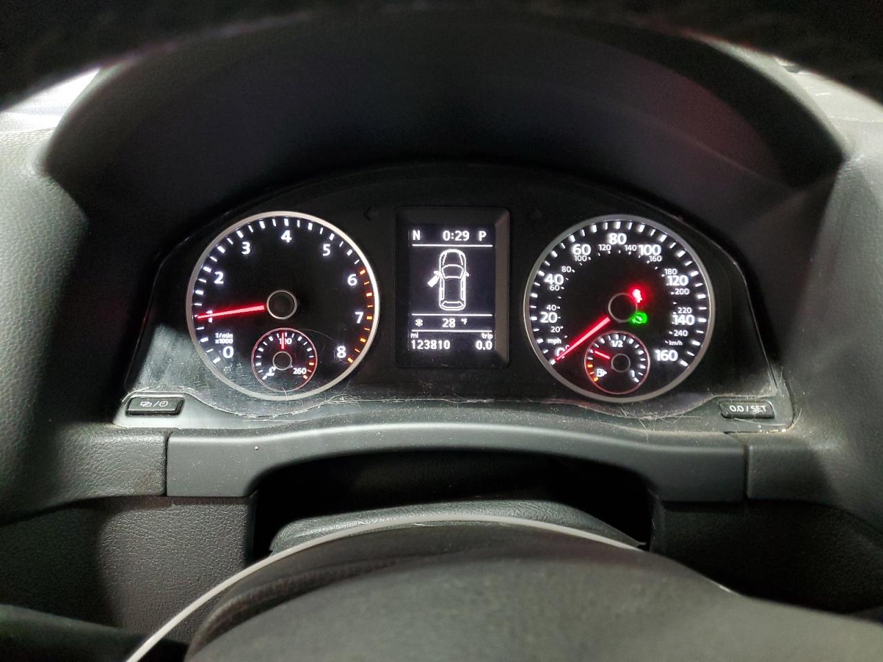 2015 Volkswagen Tiguan - Image 9
