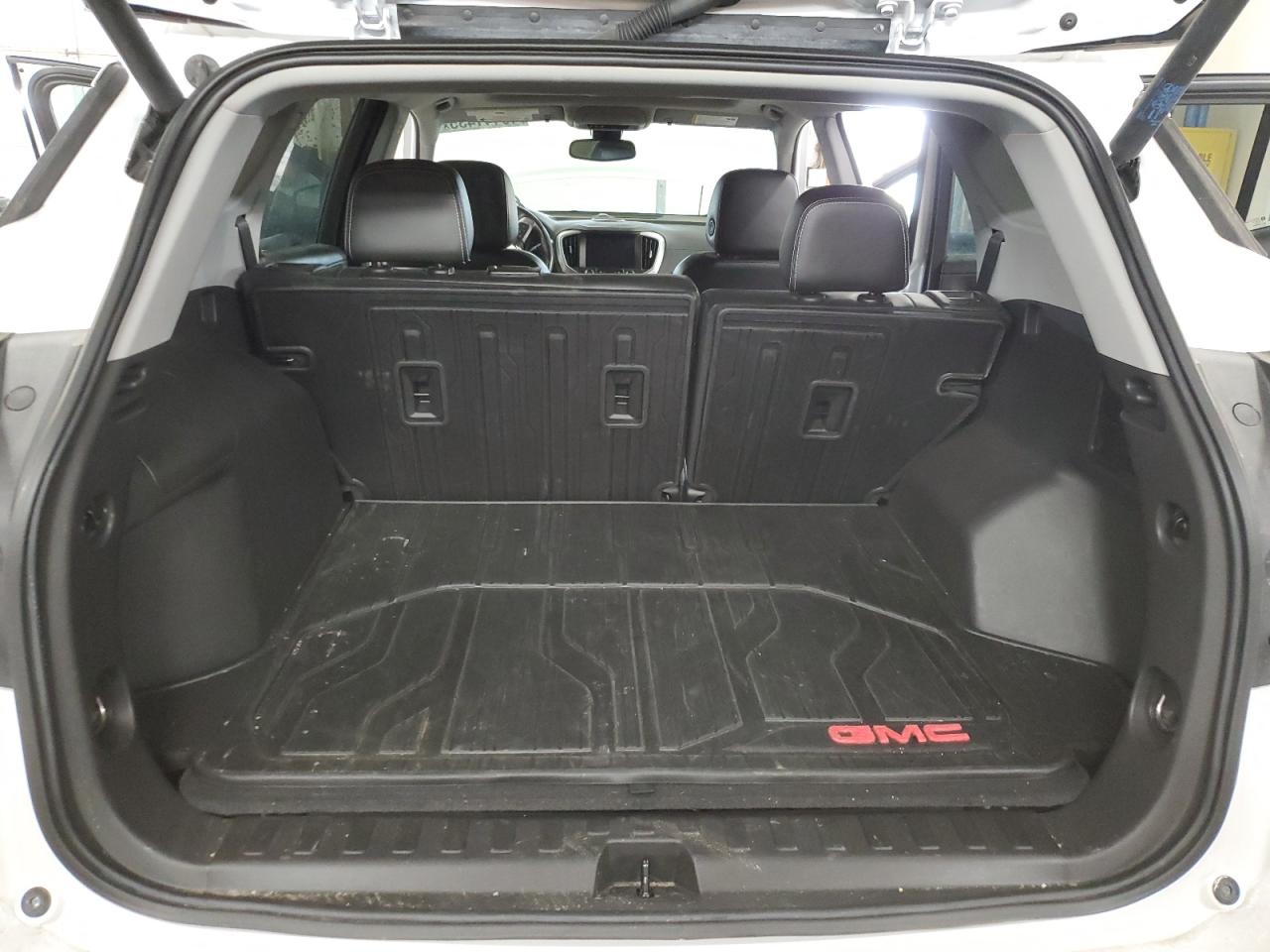 2022 GMC Terrain - Image 6