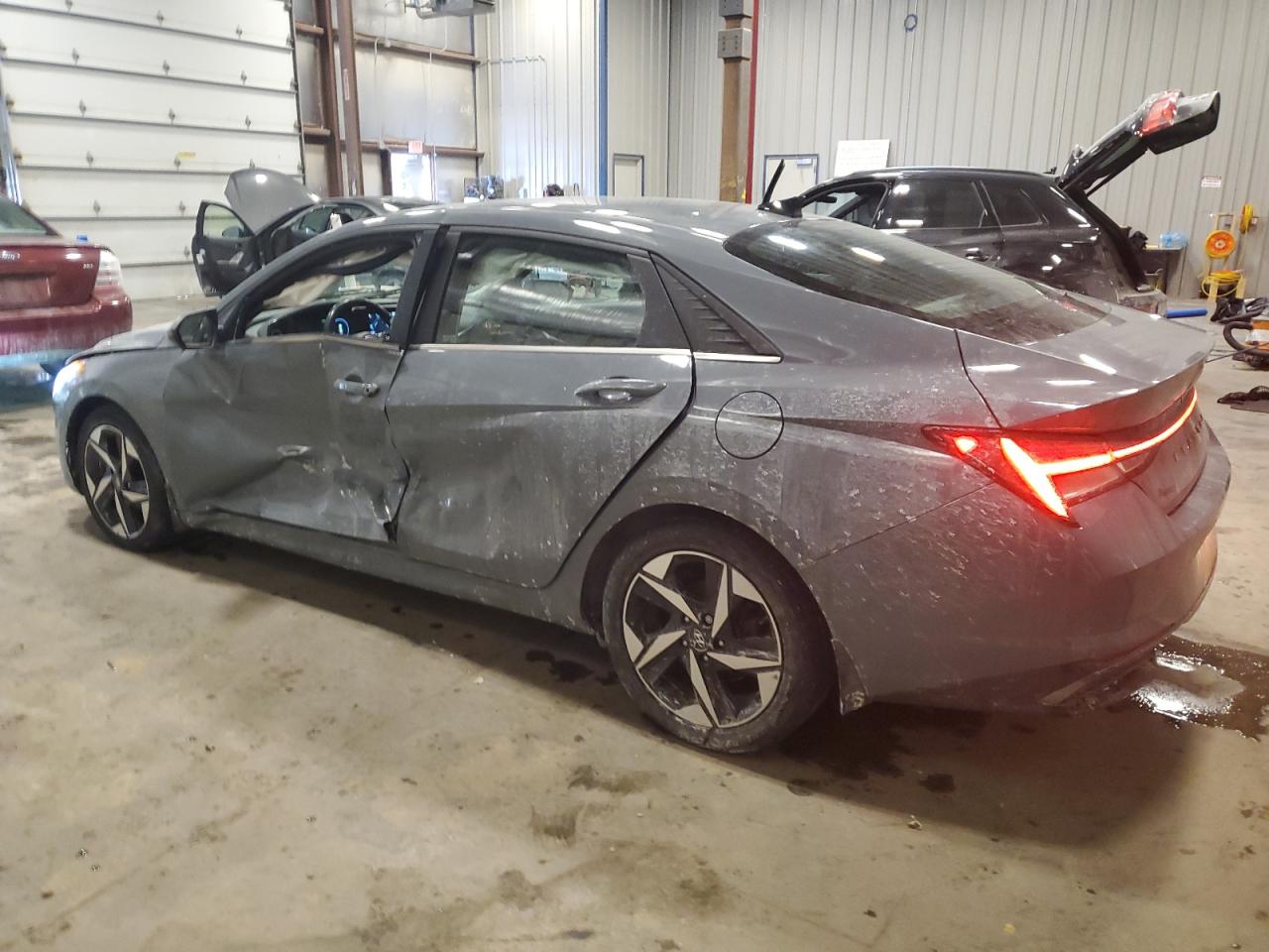 2022 Hyundai Elantra - Image 2