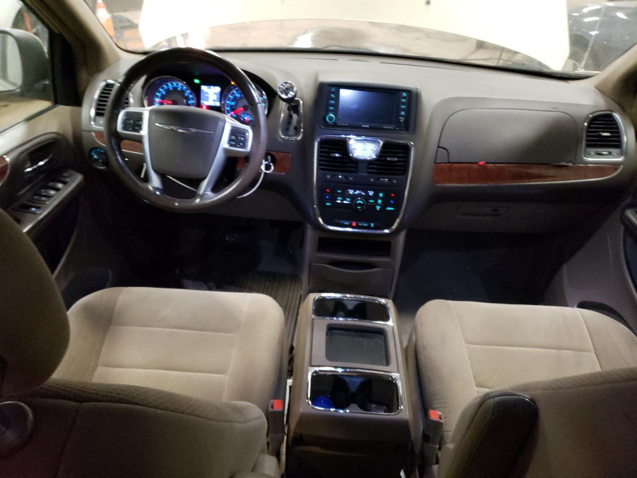 2011 Chrysler Town & Country - Image 8