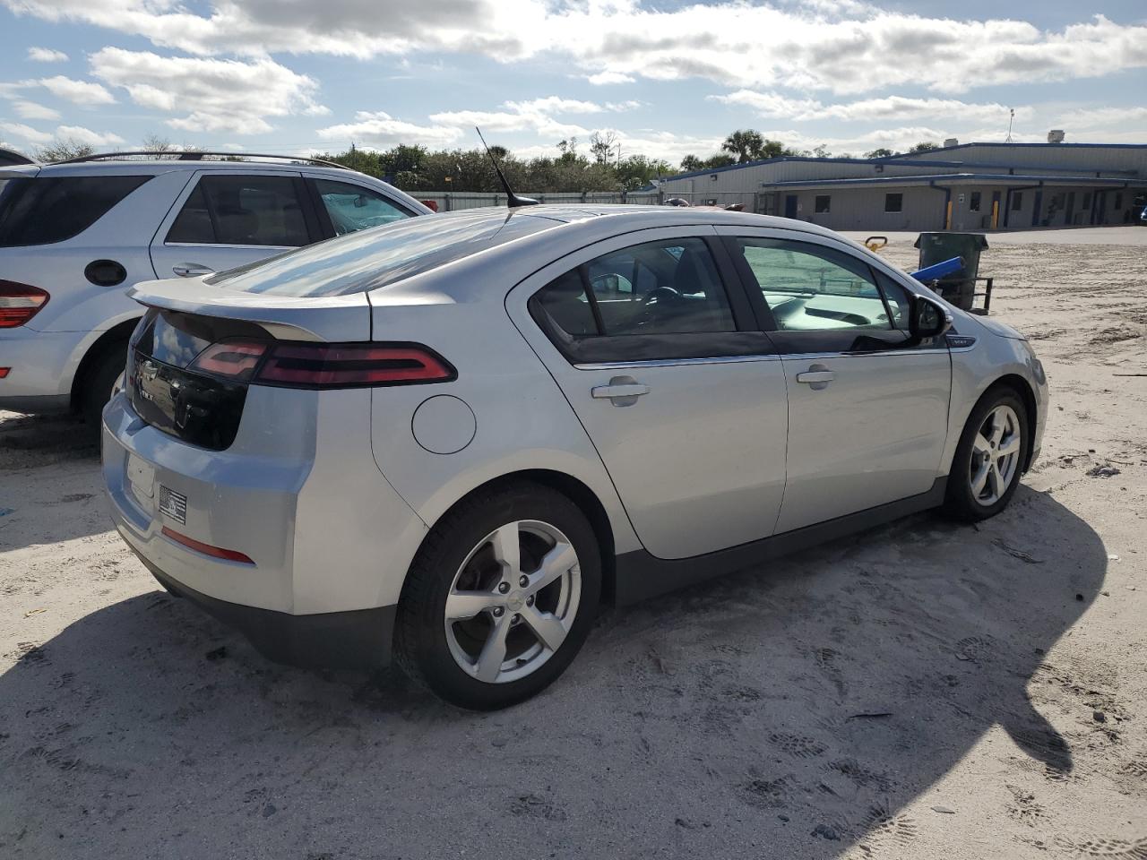 2011 Chevrolet Volt - Image 3