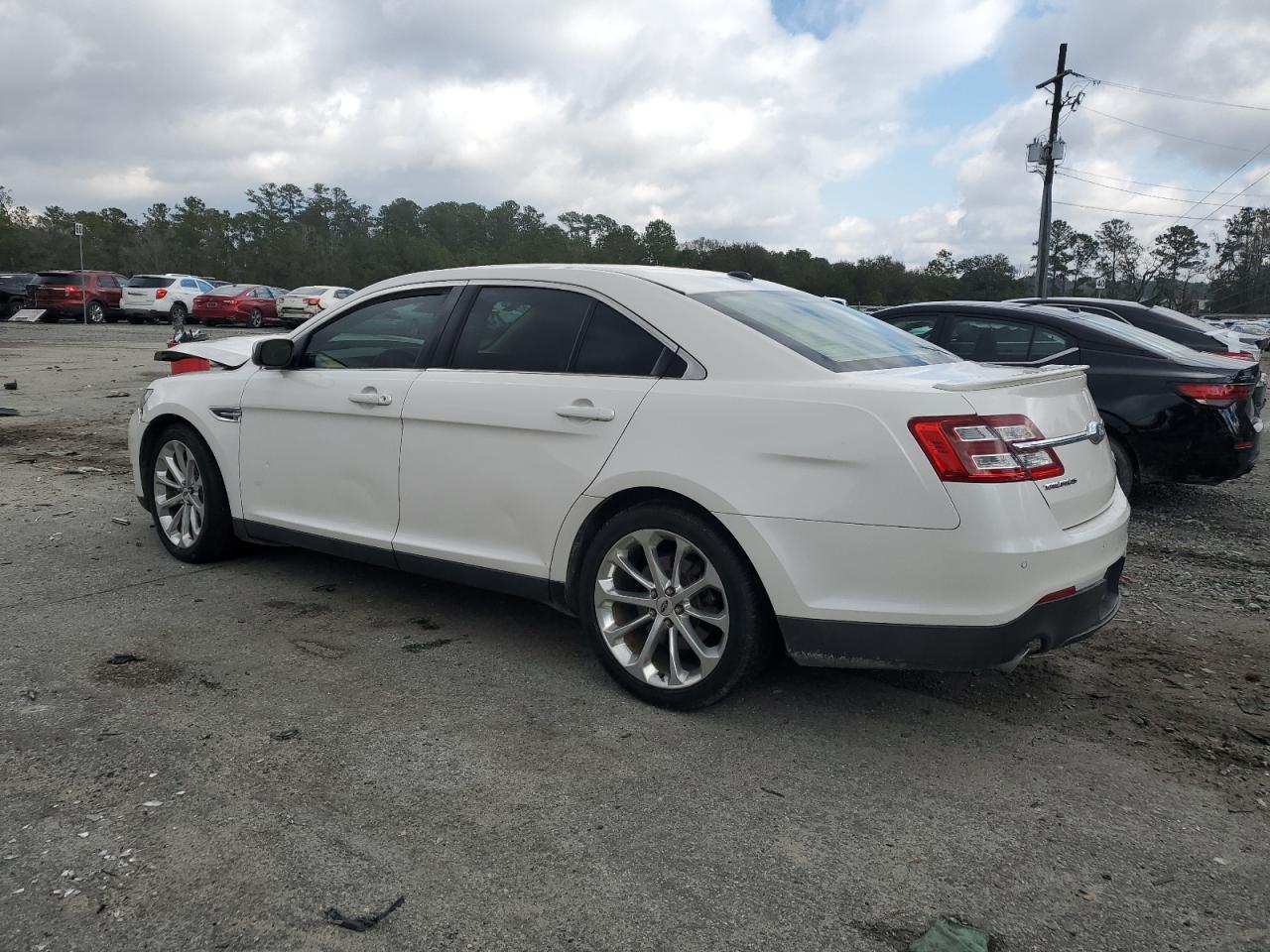 2018 Ford Taurus - Image 2