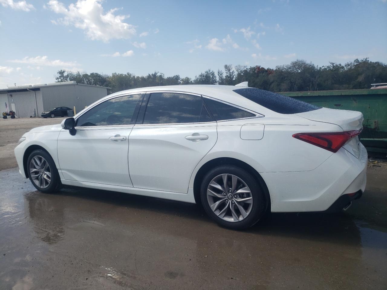 2021 Toyota Avalon - Image 2