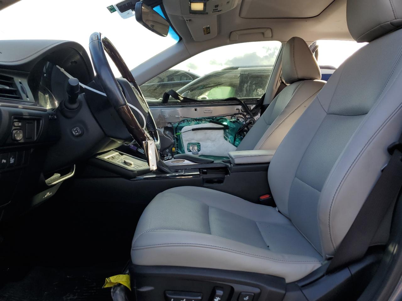 2016 Lexus ES - Image 7