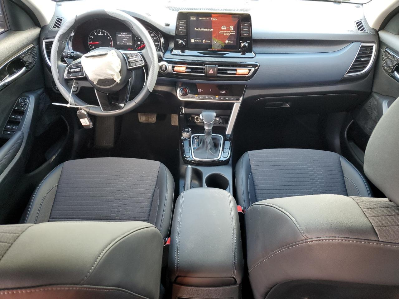 2023 Kia Seltos - Image 8
