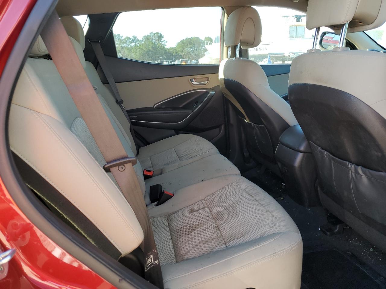 2017 Hyundai Santa Fe - Image 11